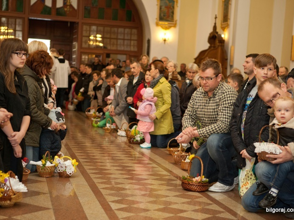 Poświęcenie pokarmów na stół wielkanocny (FOTO)