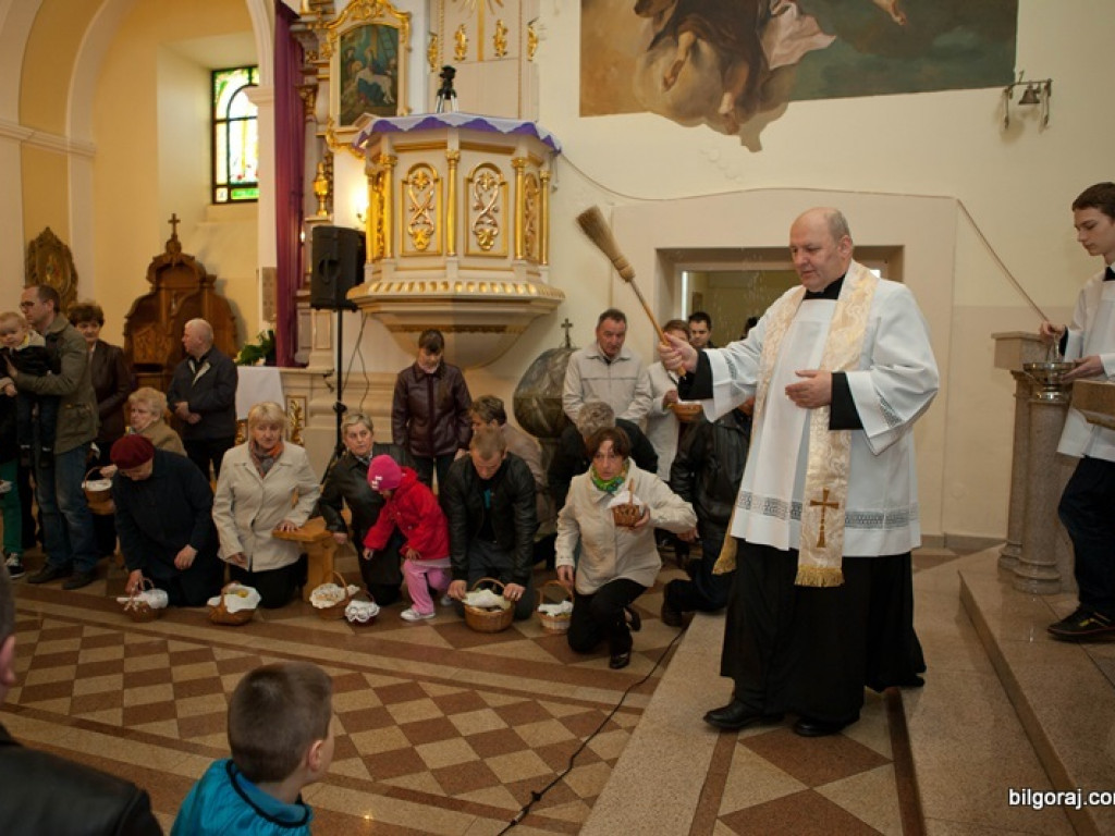 Poświęcenie pokarmów na stół wielkanocny (FOTO)