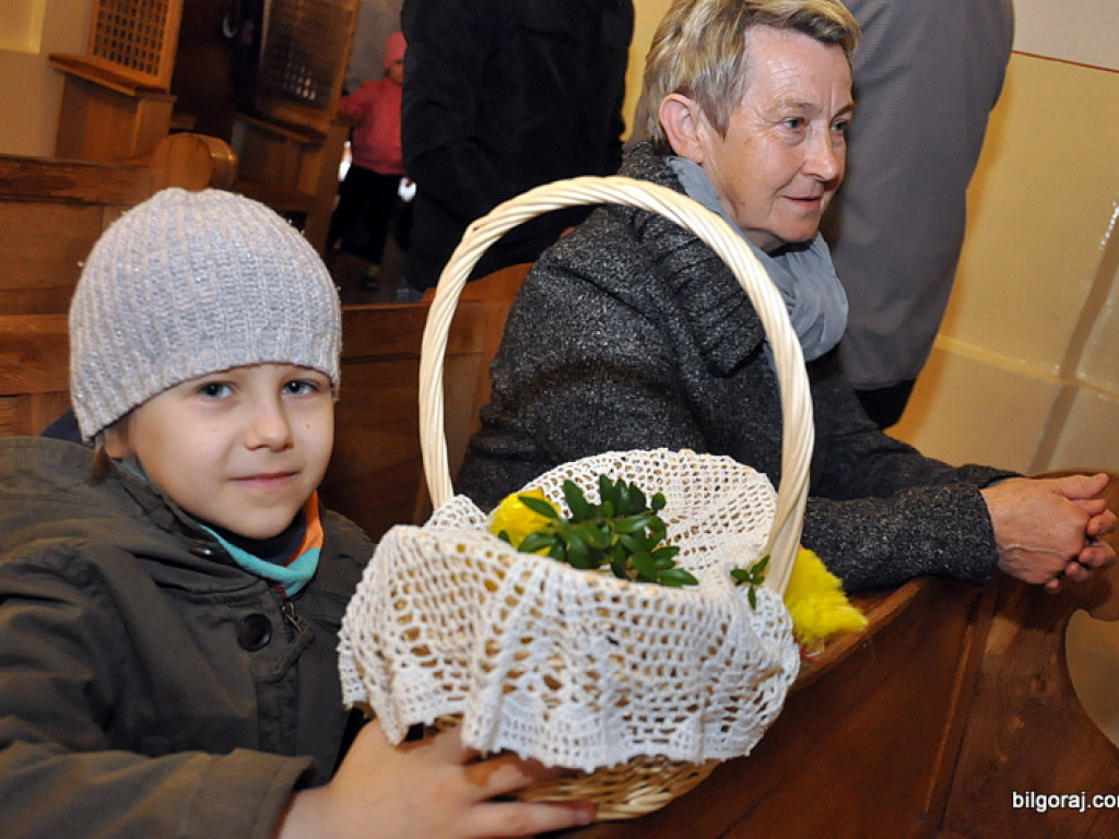 Poświęcenie pokarmów na stół wielkanocny (FOTO)