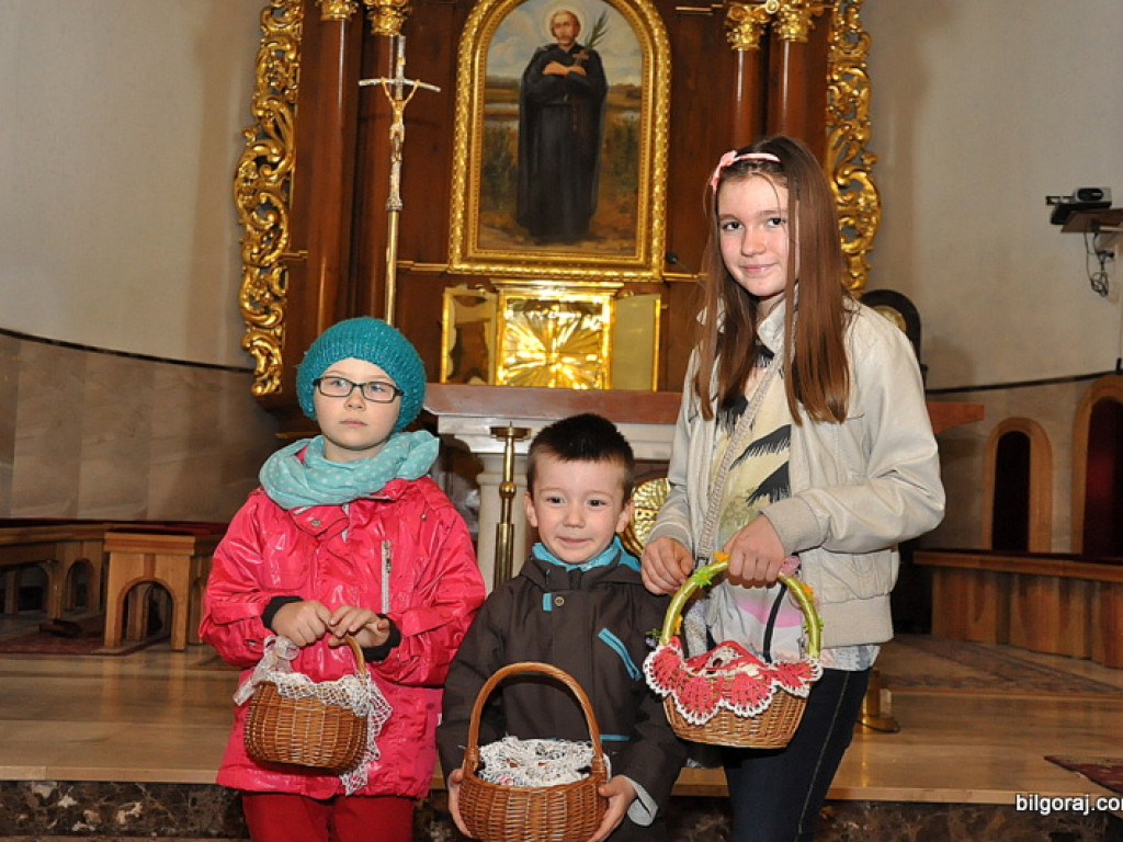 Poświęcenie pokarmów na stół wielkanocny (FOTO)