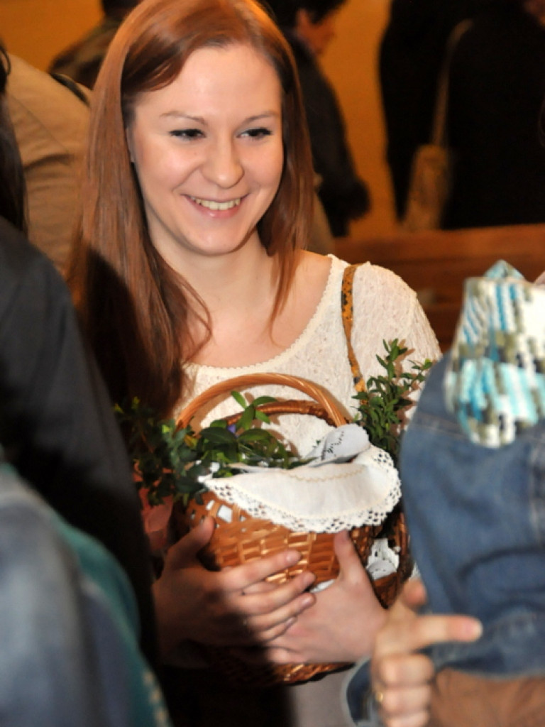 Poświęcenie pokarmów na stół wielkanocny (FOTO)