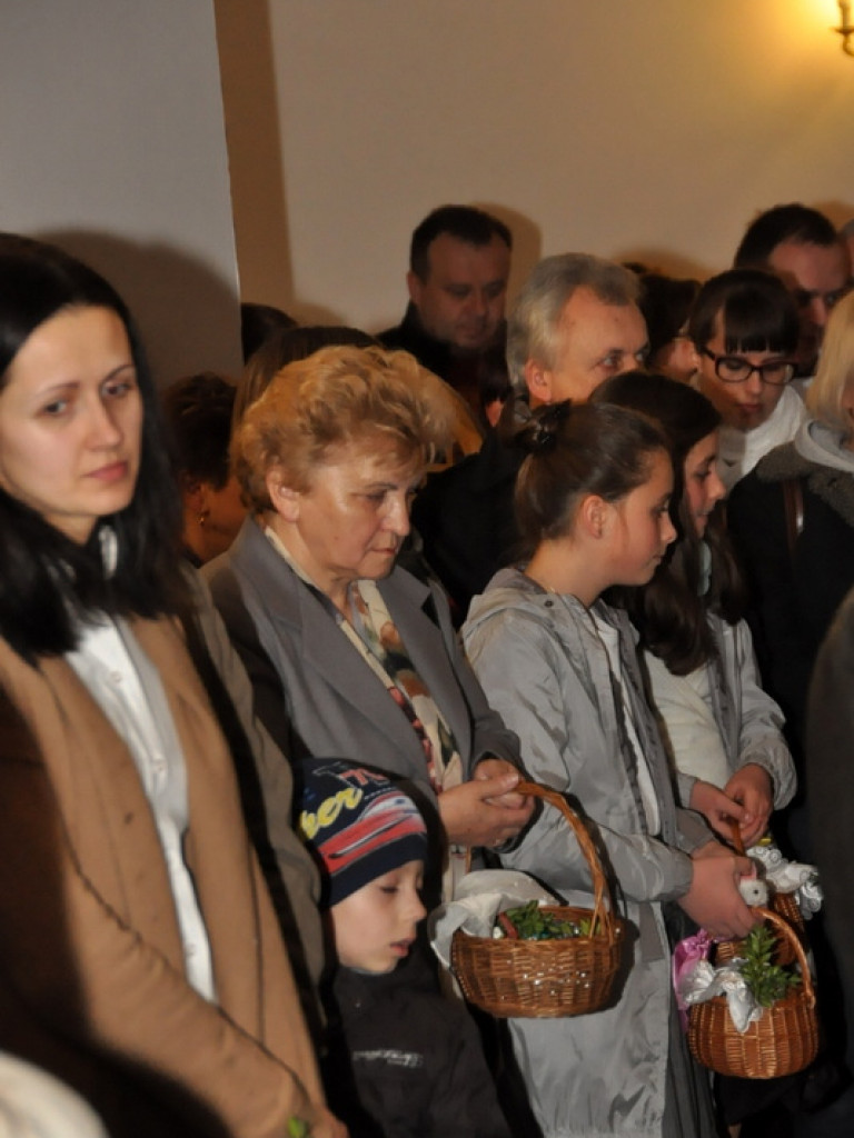 Poświęcenie pokarmów na stół wielkanocny (FOTO)