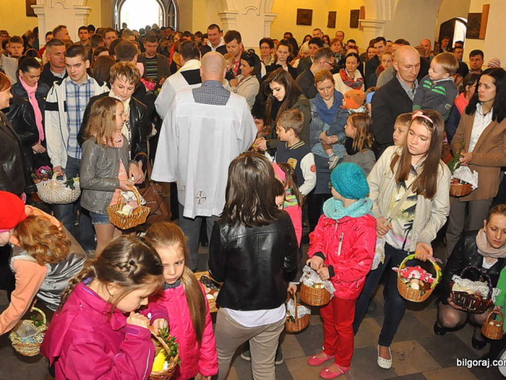 Poświęcenie pokarmów na stół wielkanocny (FOTO)