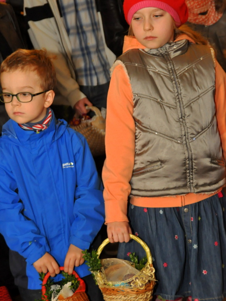 Poświęcenie pokarmów na stół wielkanocny (FOTO)