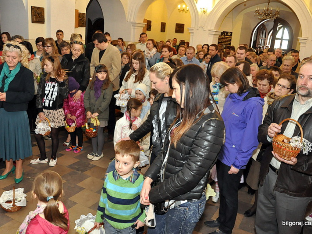 Poświęcenie pokarmów na stół wielkanocny (FOTO)