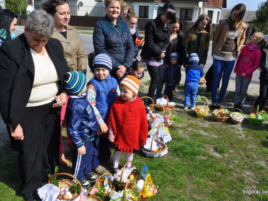 Poświęcenie pokarmów na stół wielkanocny (FOTO)