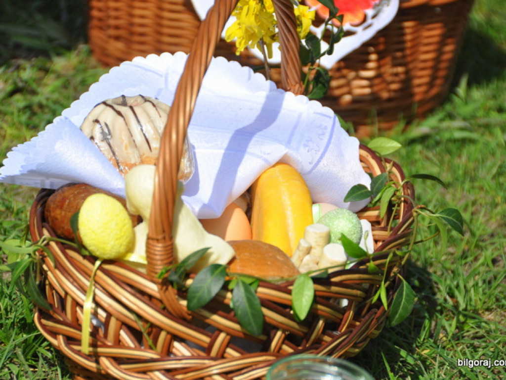 Poświęcenie pokarmów na stół wielkanocny (FOTO)