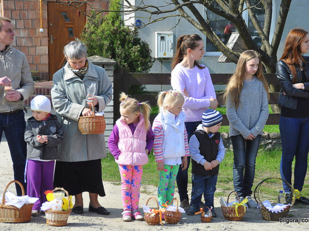 Poświęcenie pokarmów na stół wielkanocny (FOTO)