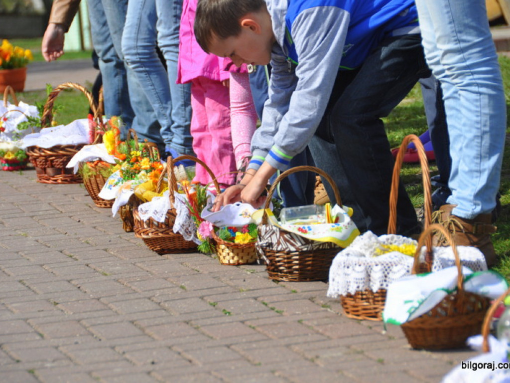 Poświęcenie pokarmów na stół wielkanocny (FOTO)
