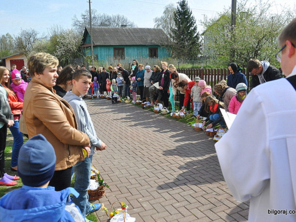 Poświęcenie pokarmów na stół wielkanocny (FOTO)