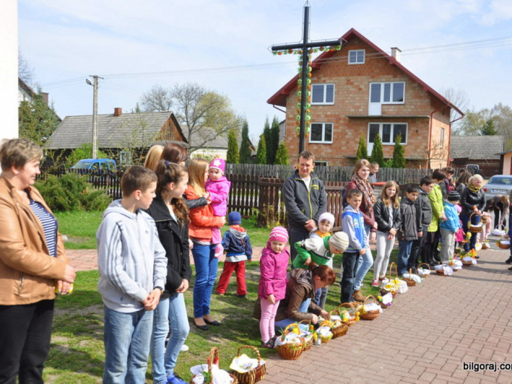 Poświęcenie pokarmów na stół wielkanocny (FOTO)