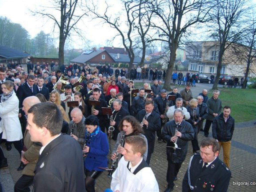BIŁGORAJ: Tłumy na procesjach rezurekcyjnych świętowały Zmartwychwstanie Pańskie