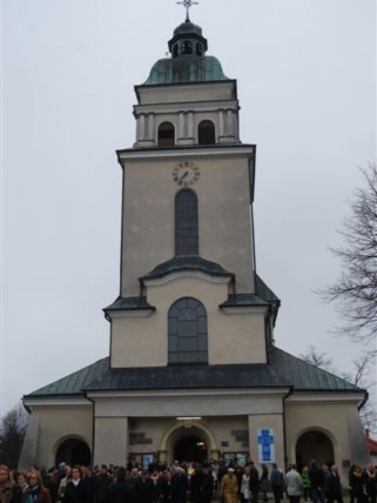 BIŁGORAJ: Tłumy na procesjach rezurekcyjnych świętowały Zmartwychwstanie Pańskie