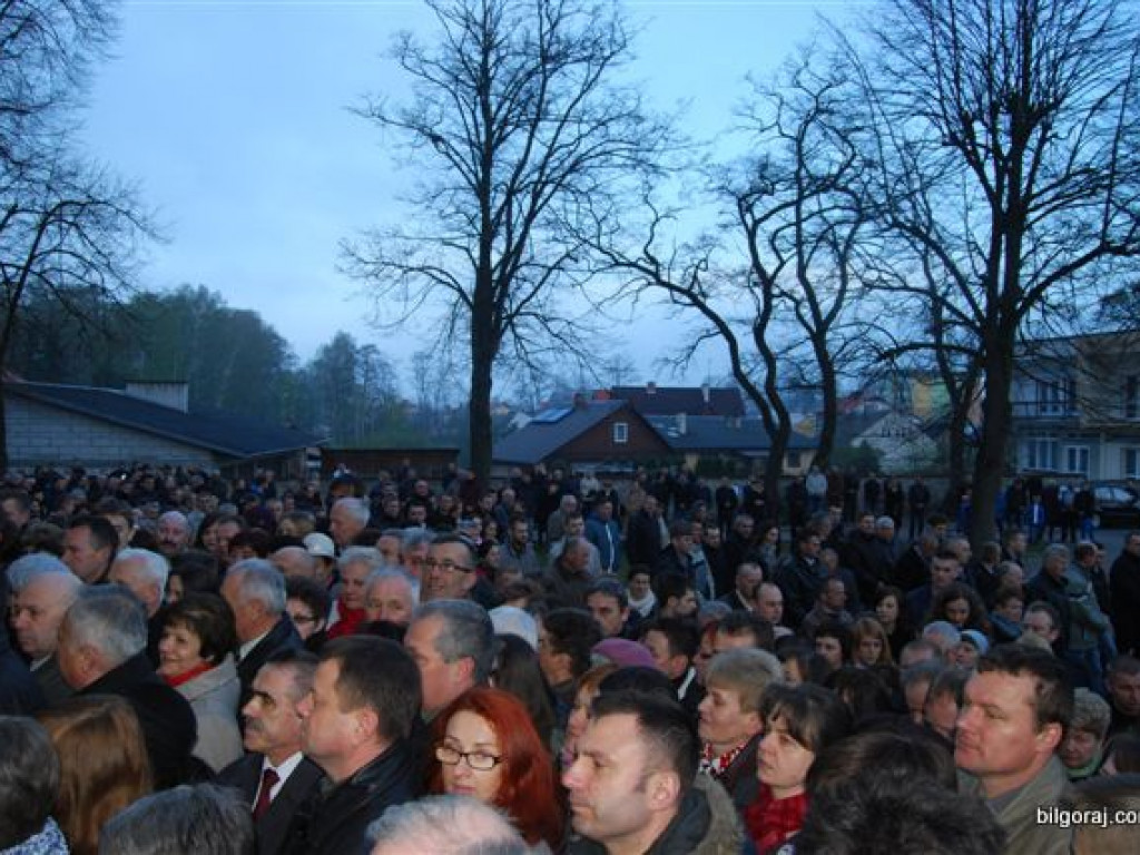 BIŁGORAJ: Tłumy na procesjach rezurekcyjnych świętowały Zmartwychwstanie Pańskie