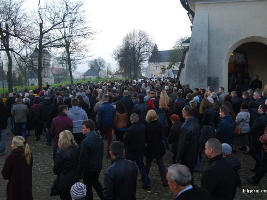 BIŁGORAJ: Tłumy na procesjach rezurekcyjnych świętowały Zmartwychwstanie Pańskie