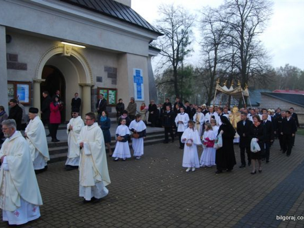 BIŁGORAJ: Tłumy na procesjach rezurekcyjnych świętowały Zmartwychwstanie Pańskie