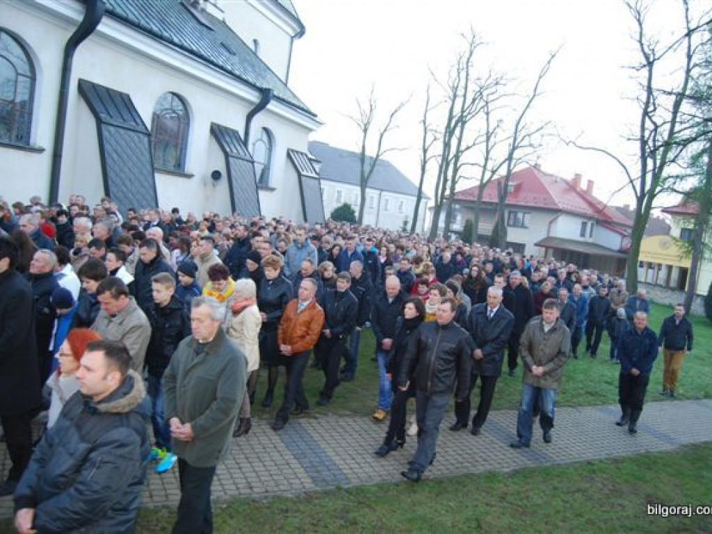 BIŁGORAJ: Tłumy na procesjach rezurekcyjnych świętowały Zmartwychwstanie Pańskie