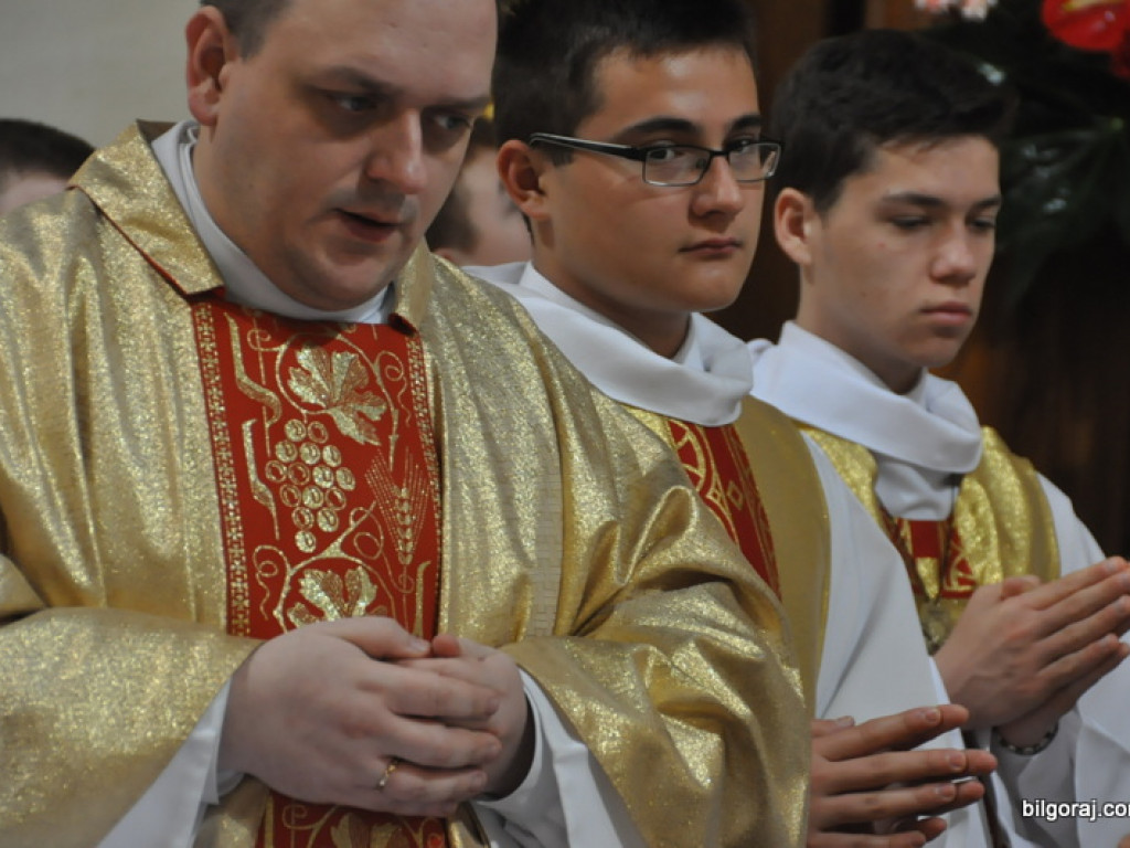 BIŁGORAJ: Tłumy na procesjach rezurekcyjnych świętowały Zmartwychwstanie Pańskie