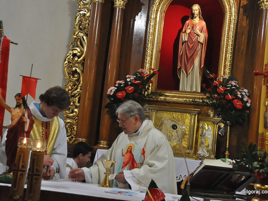 BIŁGORAJ: Tłumy na procesjach rezurekcyjnych świętowały Zmartwychwstanie Pańskie