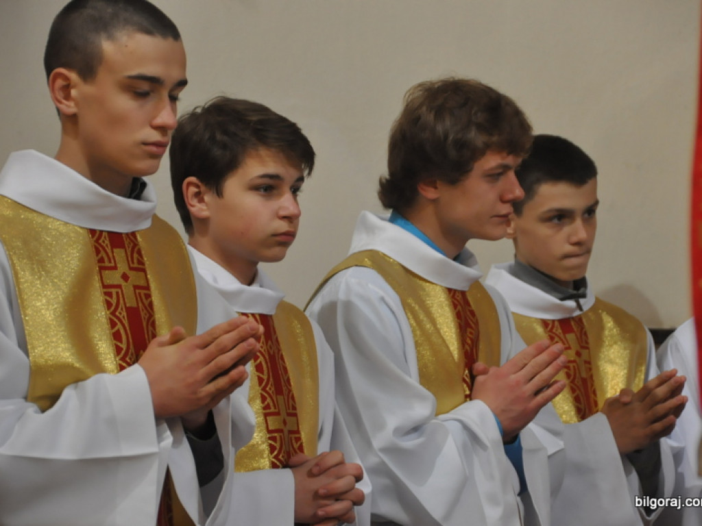 BIŁGORAJ: Tłumy na procesjach rezurekcyjnych świętowały Zmartwychwstanie Pańskie