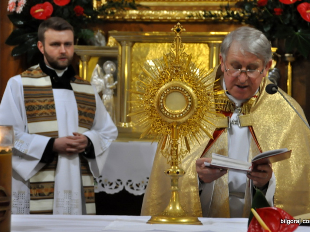 BIŁGORAJ: Tłumy na procesjach rezurekcyjnych świętowały Zmartwychwstanie Pańskie