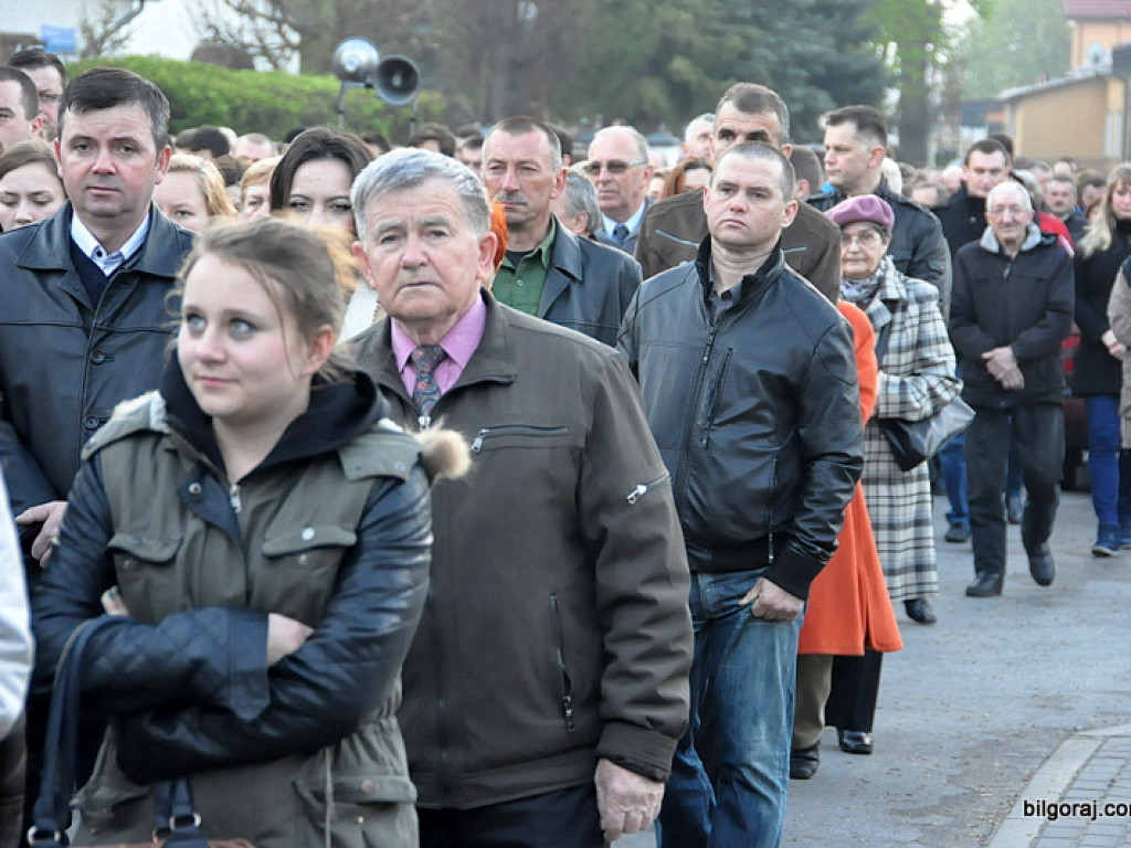 BIŁGORAJ: Tłumy na procesjach rezurekcyjnych świętowały Zmartwychwstanie Pańskie
