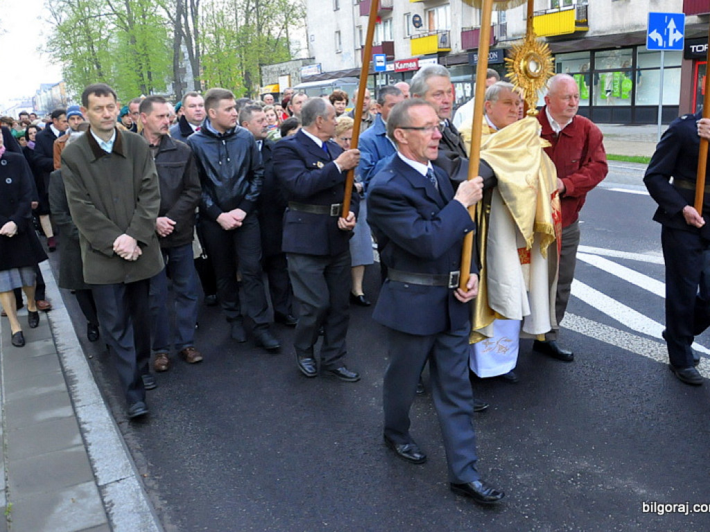 BIŁGORAJ: Tłumy na procesjach rezurekcyjnych świętowały Zmartwychwstanie Pańskie