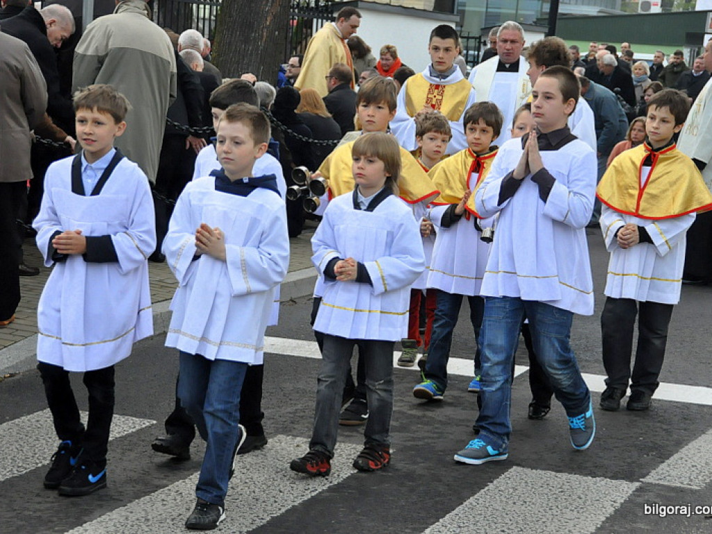 BIŁGORAJ: Tłumy na procesjach rezurekcyjnych świętowały Zmartwychwstanie Pańskie
