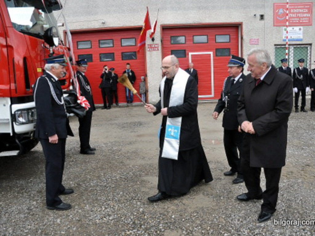 Strażacy ochotnicy świętują. W Tereszpolu poświęcono i przekazano nowy samochód (FOTO)