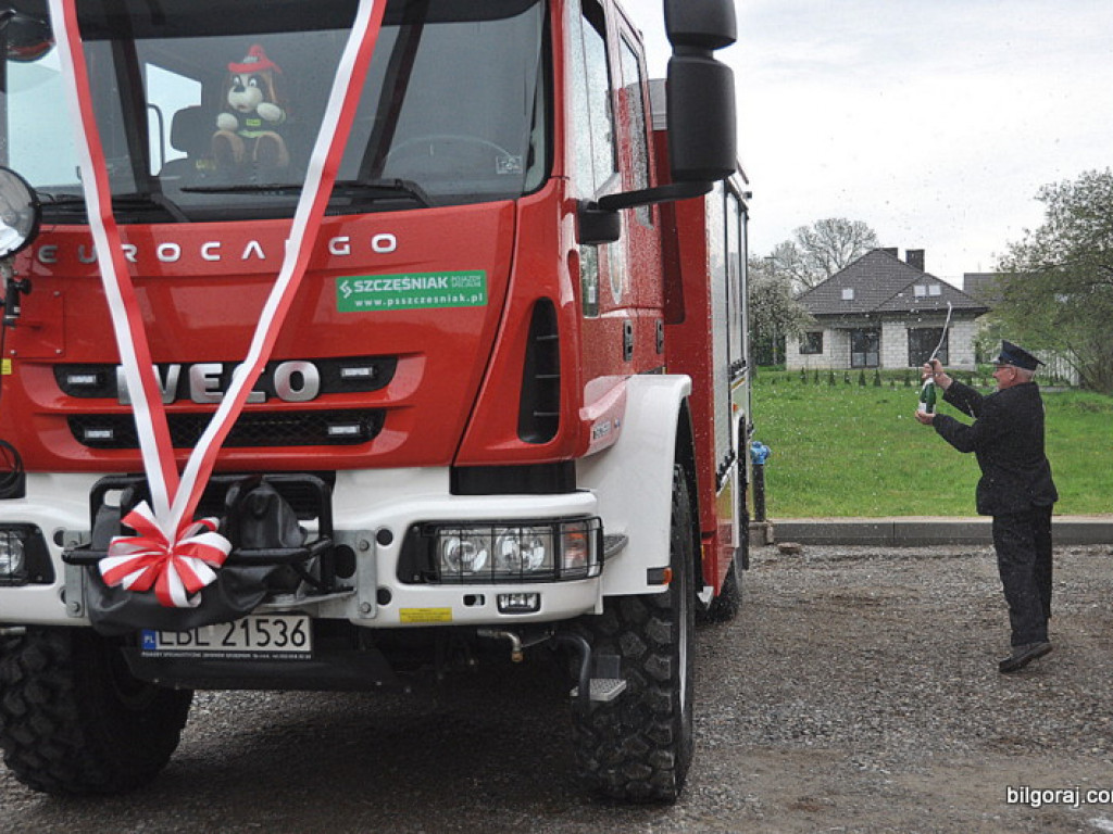 Strażacy ochotnicy świętują. W Tereszpolu poświęcono i przekazano nowy samochód (FOTO)