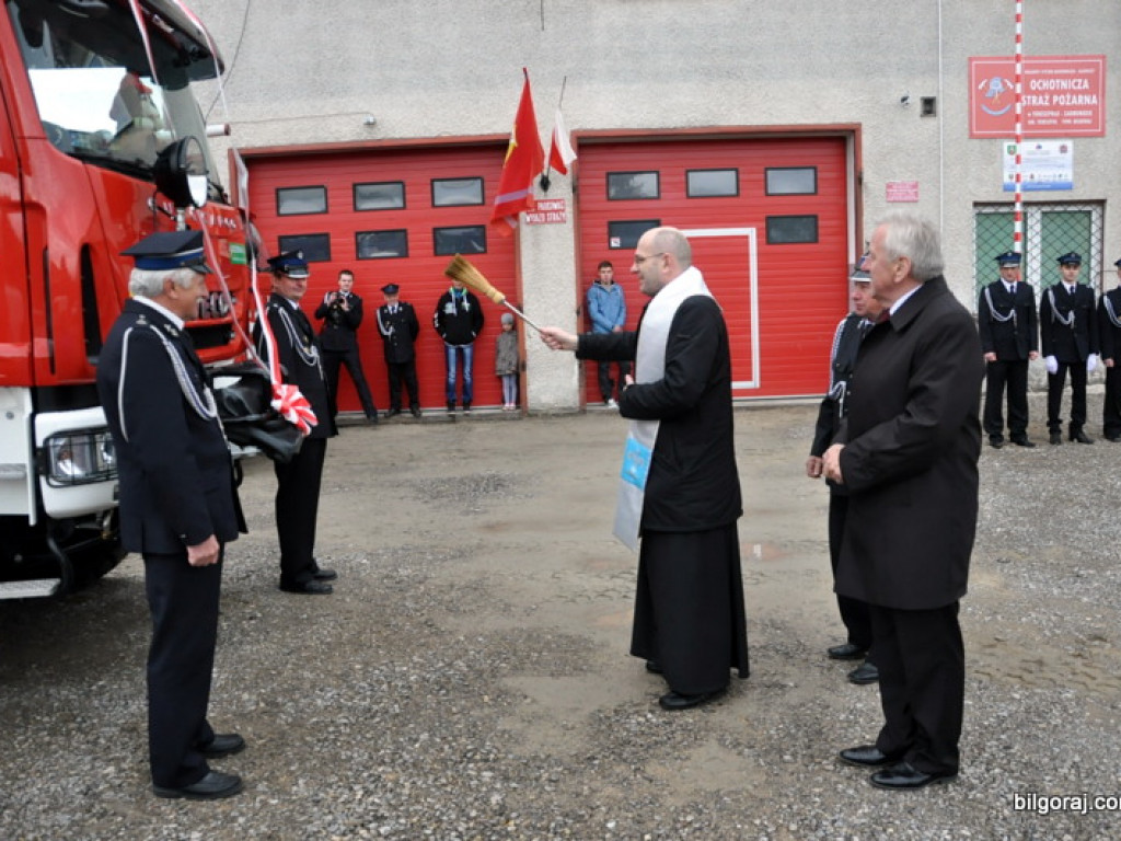 Strażacy ochotnicy świętują. W Tereszpolu poświęcono i przekazano nowy samochód (FOTO)