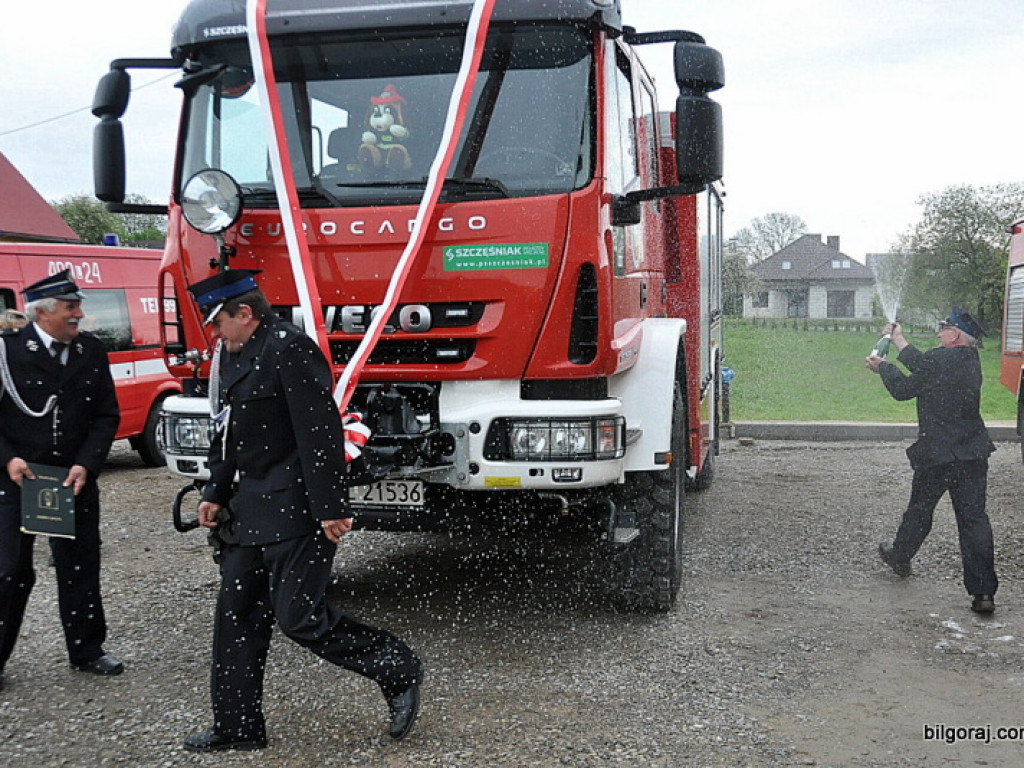 Strażacy ochotnicy świętują. W Tereszpolu poświęcono i przekazano nowy samochód (FOTO)