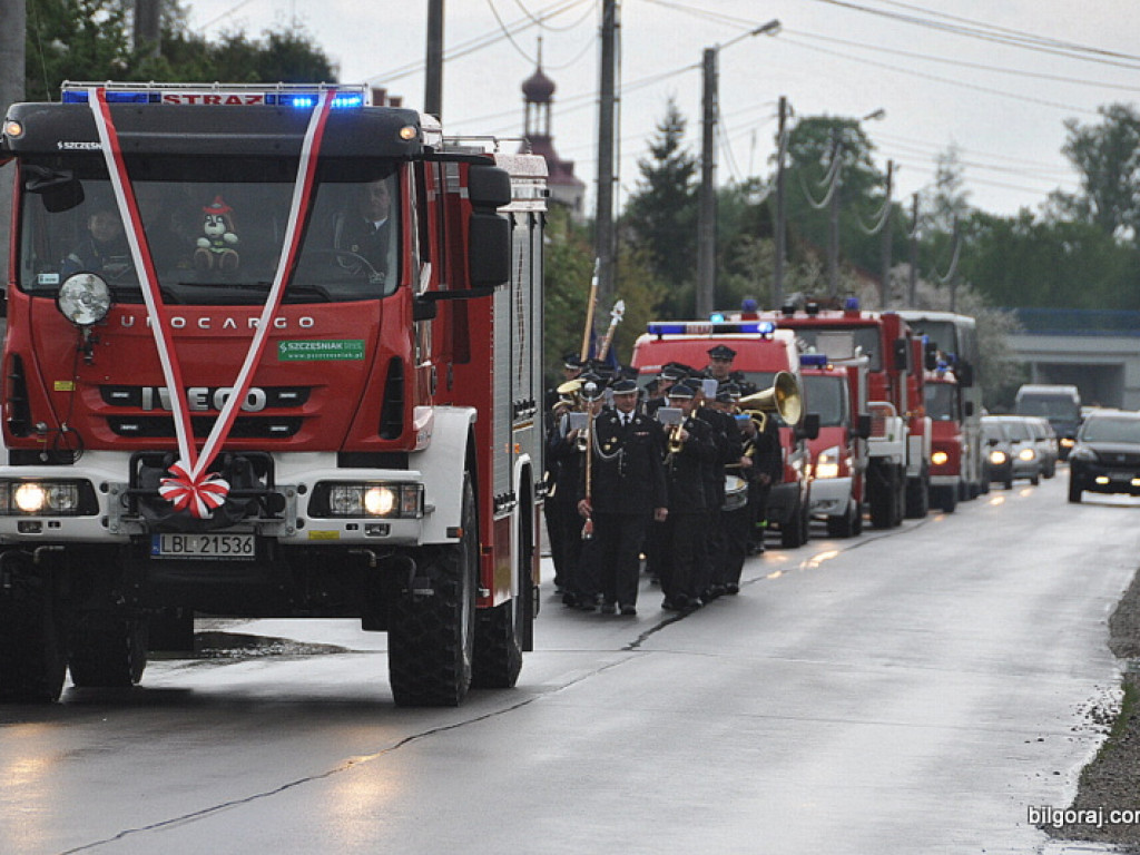 Strażacy ochotnicy świętują. W Tereszpolu poświęcono i przekazano nowy samochód (FOTO)