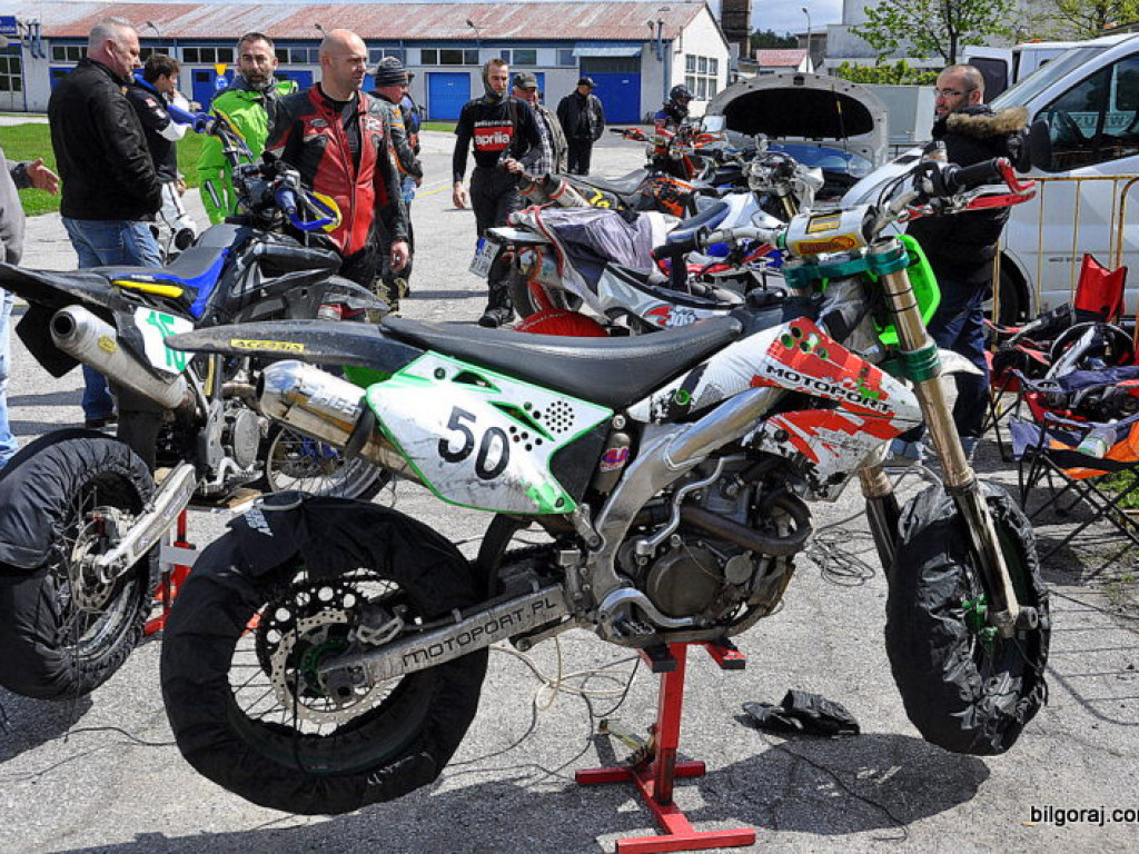 BIŁGORAJ: Wyścigi motocykli w klasie SUPERMOTO (FOTO)