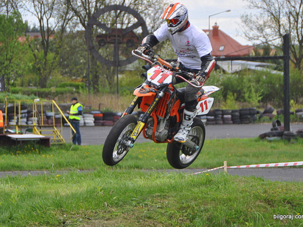 BIŁGORAJ: Wyścigi motocykli w klasie SUPERMOTO (FOTO)