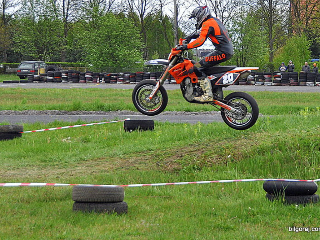 BIŁGORAJ: Wyścigi motocykli w klasie SUPERMOTO (FOTO)
