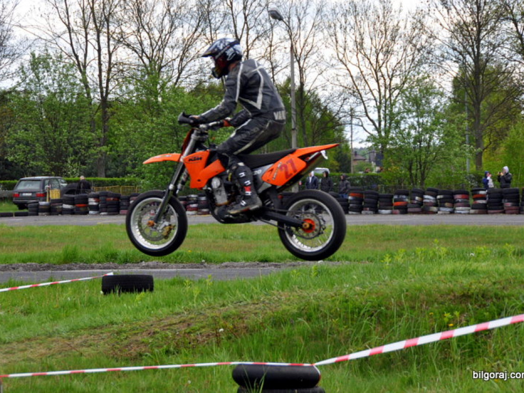BIŁGORAJ: Wyścigi motocykli w klasie SUPERMOTO (FOTO)