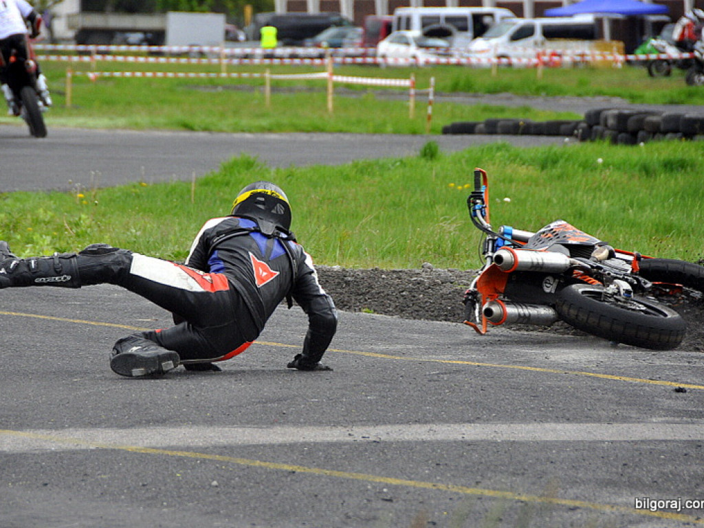 BIŁGORAJ: Wyścigi motocykli w klasie SUPERMOTO (FOTO)