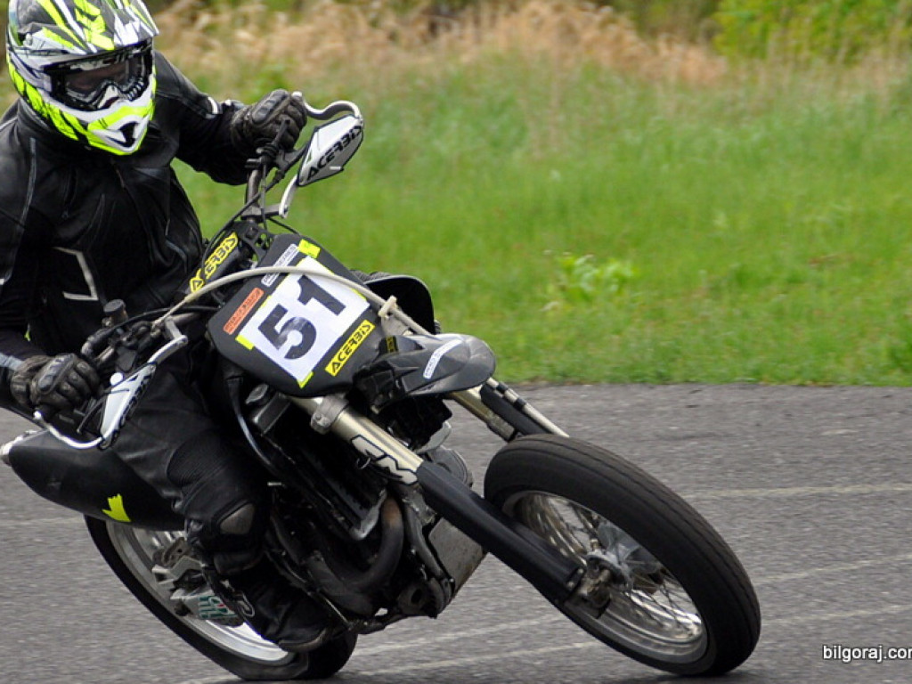 BIŁGORAJ: Wyścigi motocykli w klasie SUPERMOTO (FOTO)