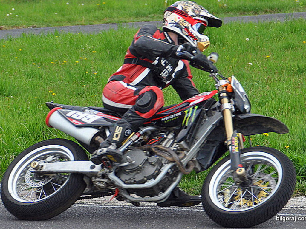 BIŁGORAJ: Wyścigi motocykli w klasie SUPERMOTO (FOTO)