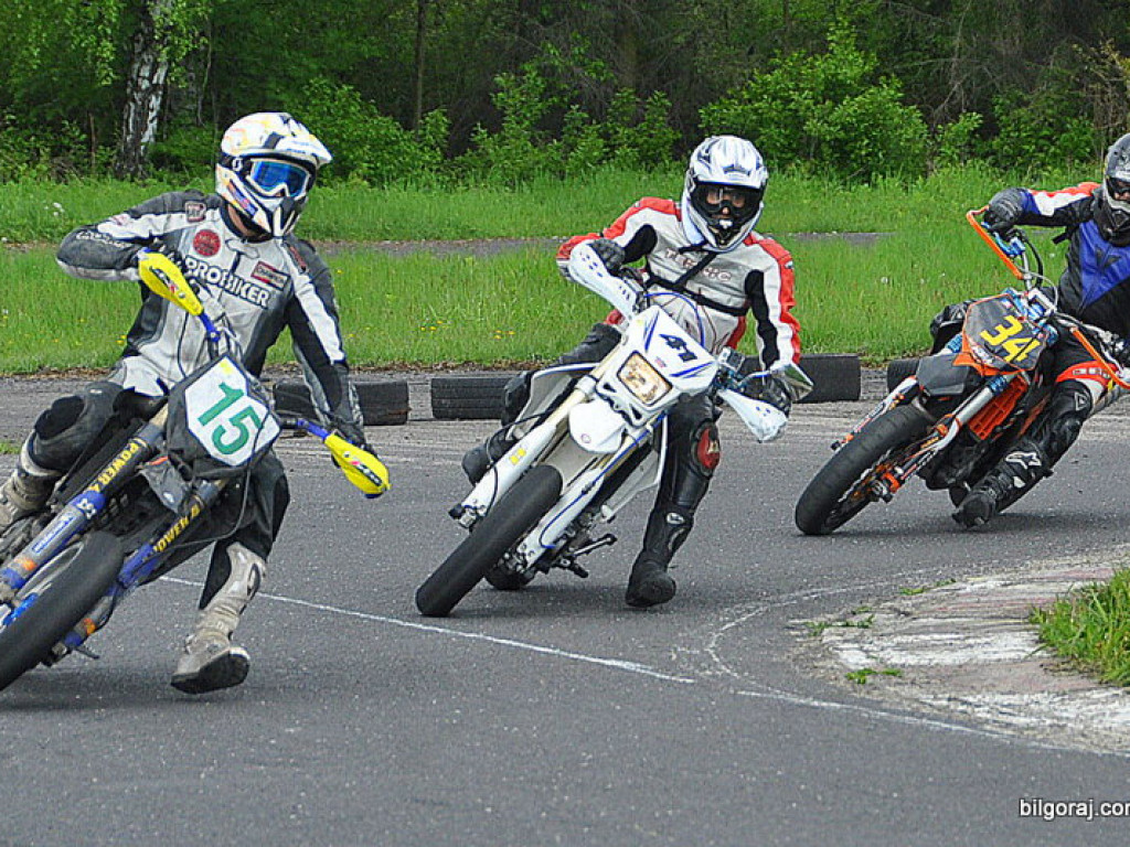 BIŁGORAJ: Wyścigi motocykli w klasie SUPERMOTO (FOTO)