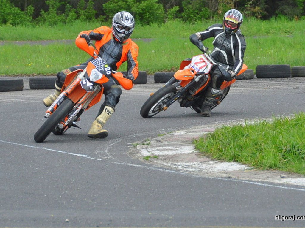 BIŁGORAJ: Wyścigi motocykli w klasie SUPERMOTO (FOTO)