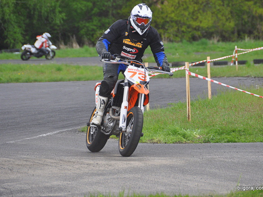 BIŁGORAJ: Wyścigi motocykli w klasie SUPERMOTO (FOTO)