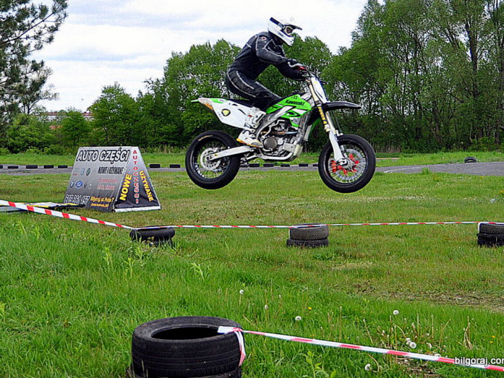 BIŁGORAJ: Wyścigi motocykli w klasie SUPERMOTO (FOTO)