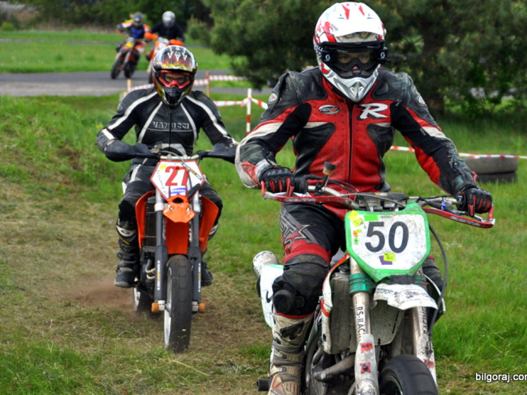 BIŁGORAJ: Wyścigi motocykli w klasie SUPERMOTO (FOTO)