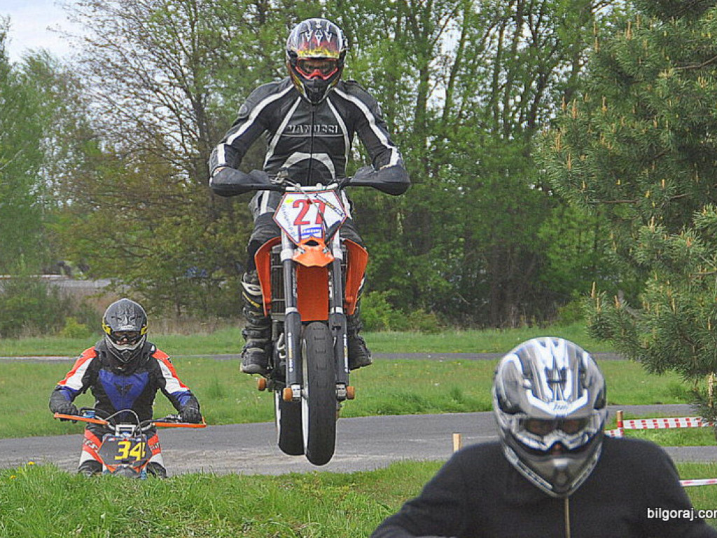 BIŁGORAJ: Wyścigi motocykli w klasie SUPERMOTO (FOTO)