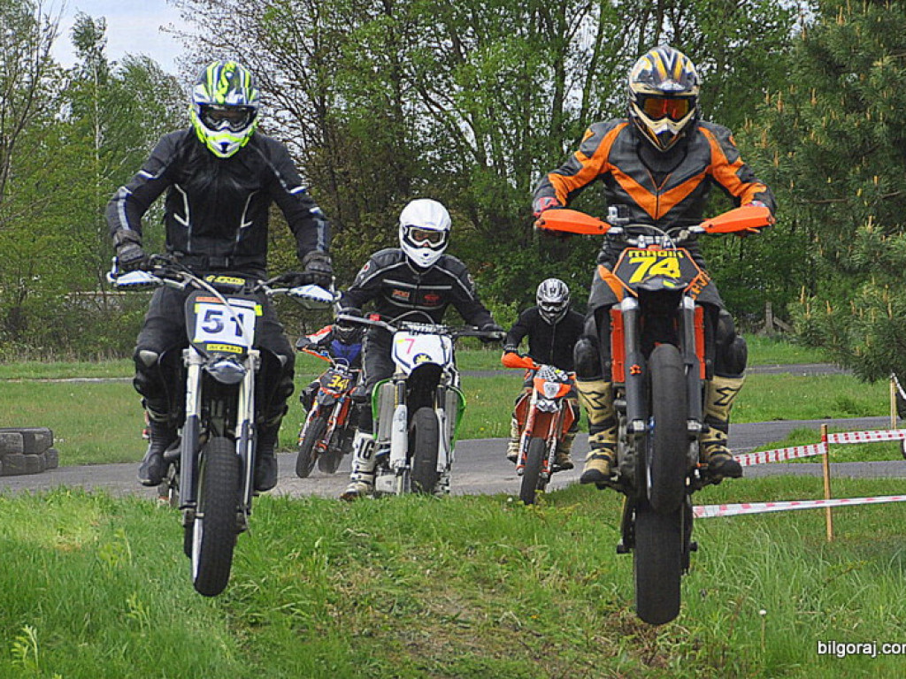 BIŁGORAJ: Wyścigi motocykli w klasie SUPERMOTO (FOTO)