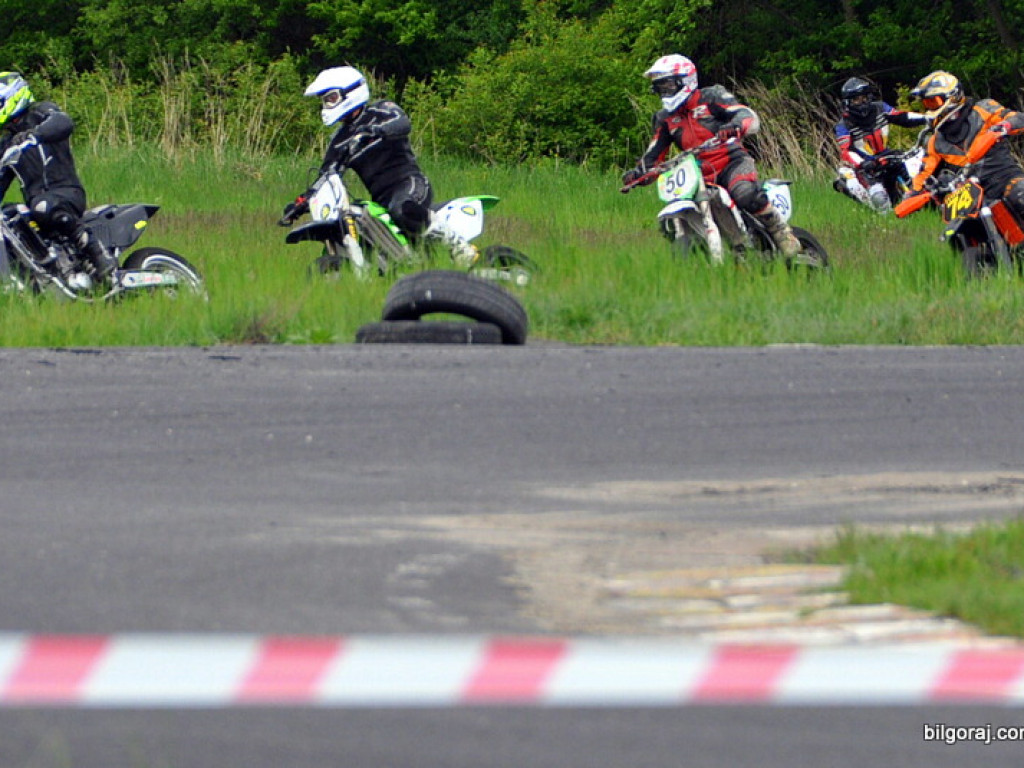 BIŁGORAJ: Wyścigi motocykli w klasie SUPERMOTO (FOTO)