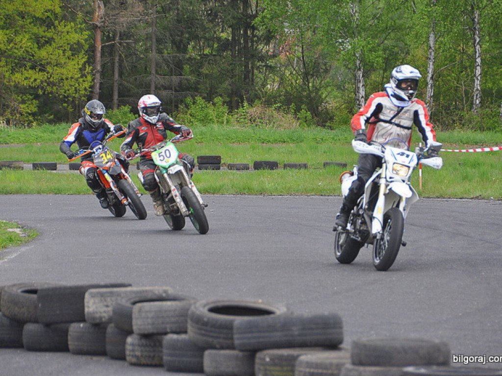 BIŁGORAJ: Wyścigi motocykli w klasie SUPERMOTO (FOTO)