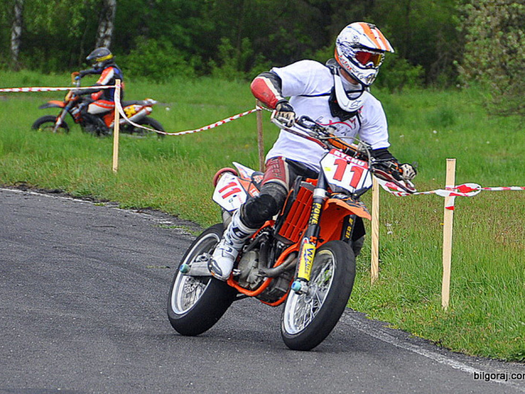 BIŁGORAJ: Wyścigi motocykli w klasie SUPERMOTO (FOTO)